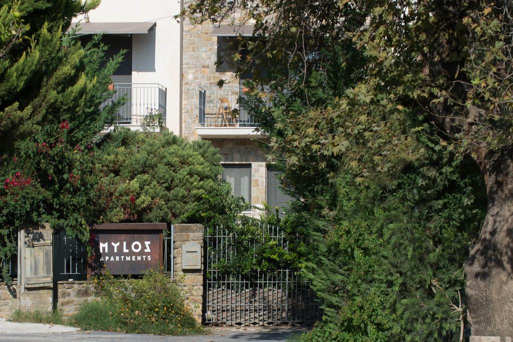 Mylos Apartments Gialova Exterior photo